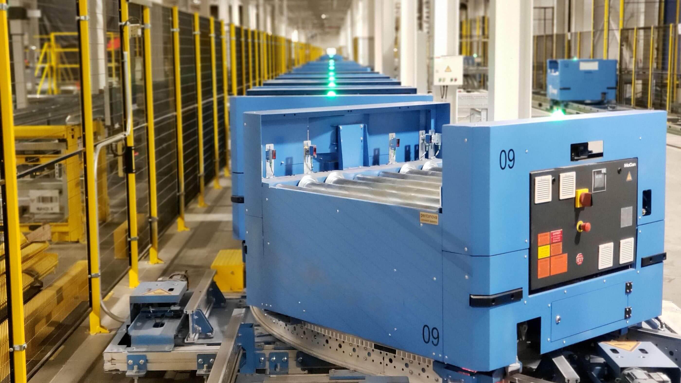 Automated guided cart transporting goods inside a modern, well-organized Airsun Express cold storage warehouse.