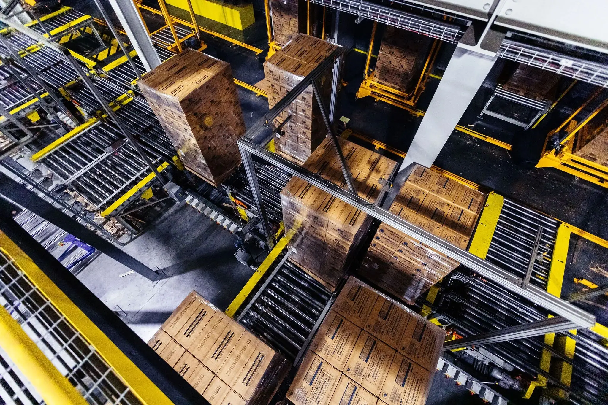 Automated package line at a Airsun Express warehouse facility.